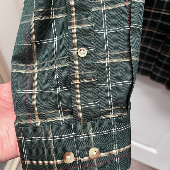 Jos A Bank men’s dark green plaid button down. Travelers collection size L - Picture 5 of 8